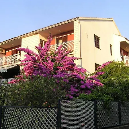 Ljube - Quiet Location Appartement *