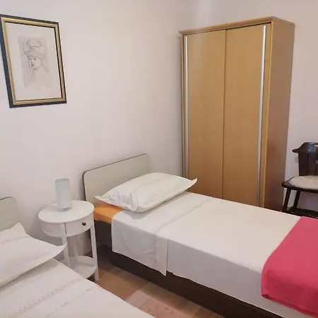 Ljube - Quiet Location Appartement