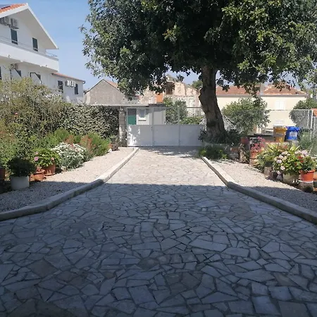 Ljube - Quiet Location Appartement *