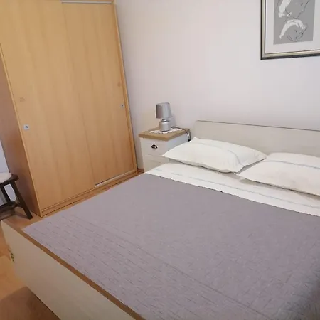 Apartment Ljube Loviste