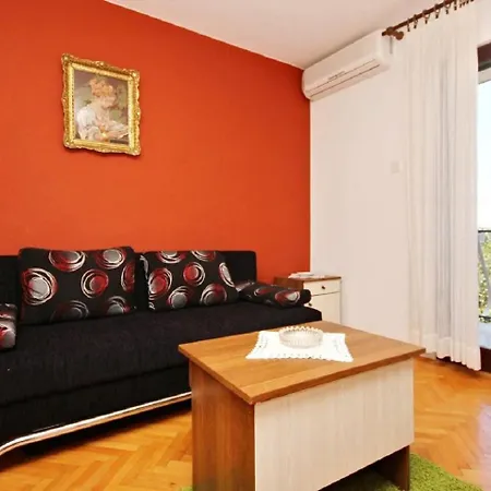 Apartment Ljube